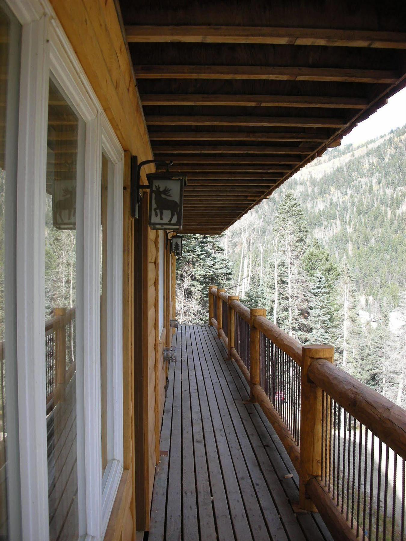 Snow Bear Inn And Condominiums Taos Ski Valley Exterior photo